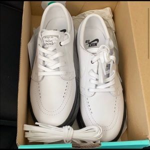 White & Black Nike Janoski Sz 5.5 Women’s (4 Mens)
